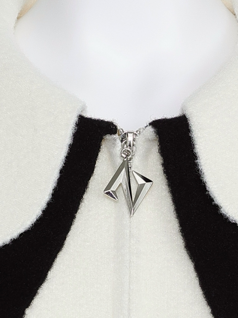 バイカラークロエブルゾンIVORY スタイリングイメージ6