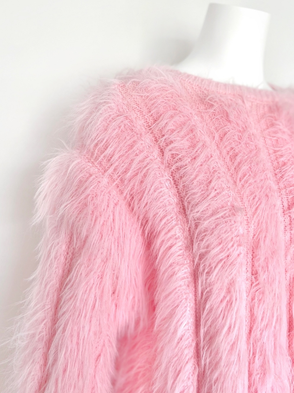 シャギーファーニットトップスPINK スタイリングイメージ4