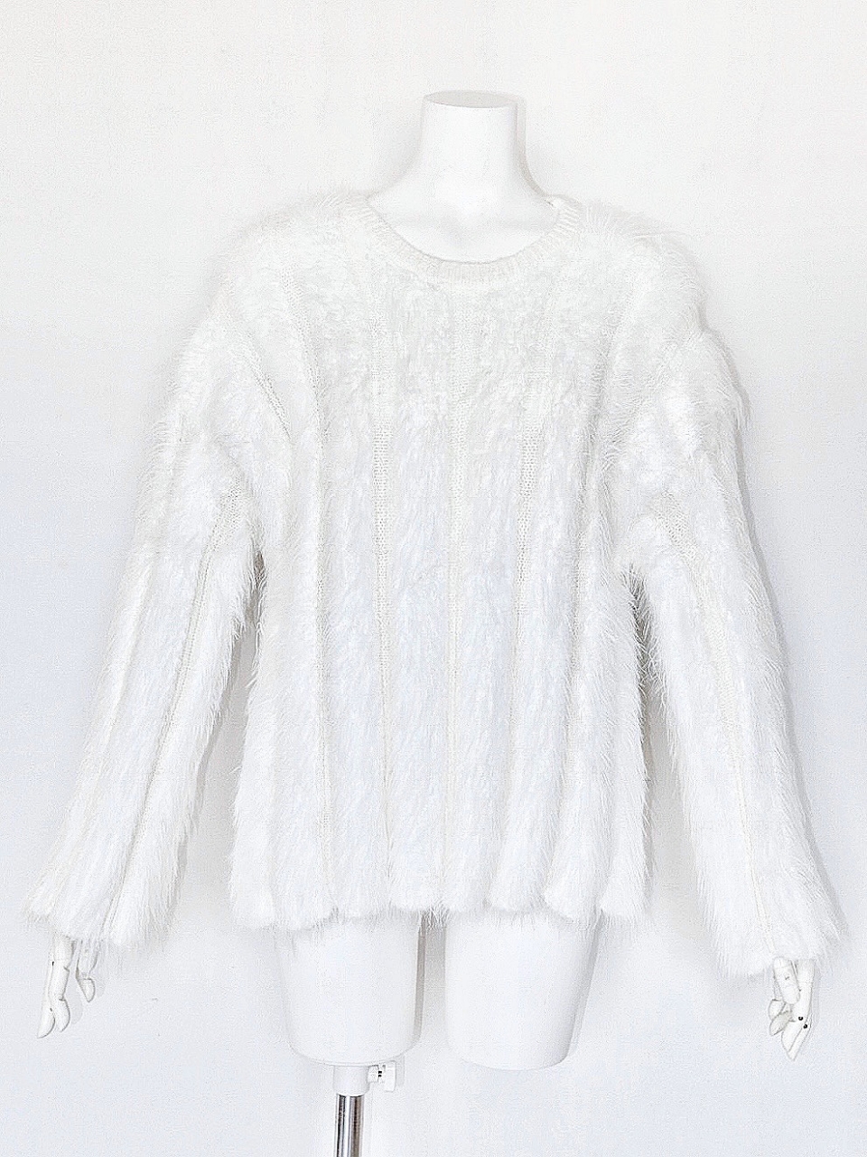 シャギーファーニットトップスWHITE スタイリングイメージ1
