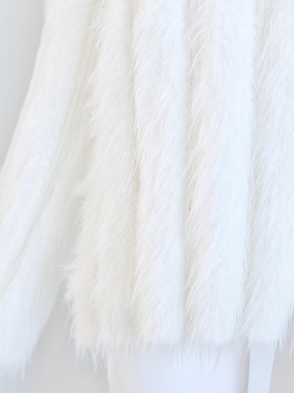シャギーファーニットトップスWHITE スタイリングイメージ7