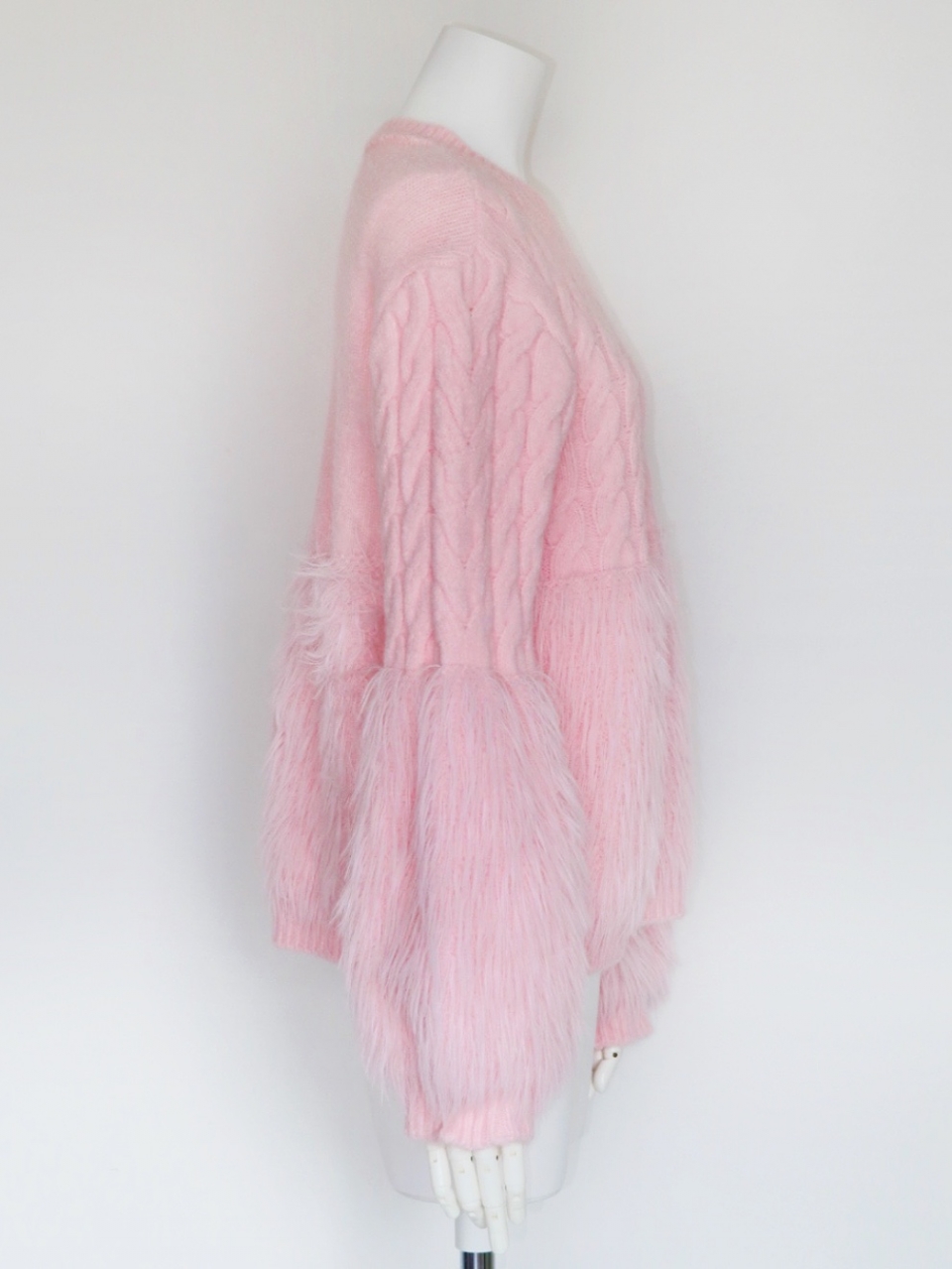 ケーブル編みファーニットPINK スタイリングイメージ2
