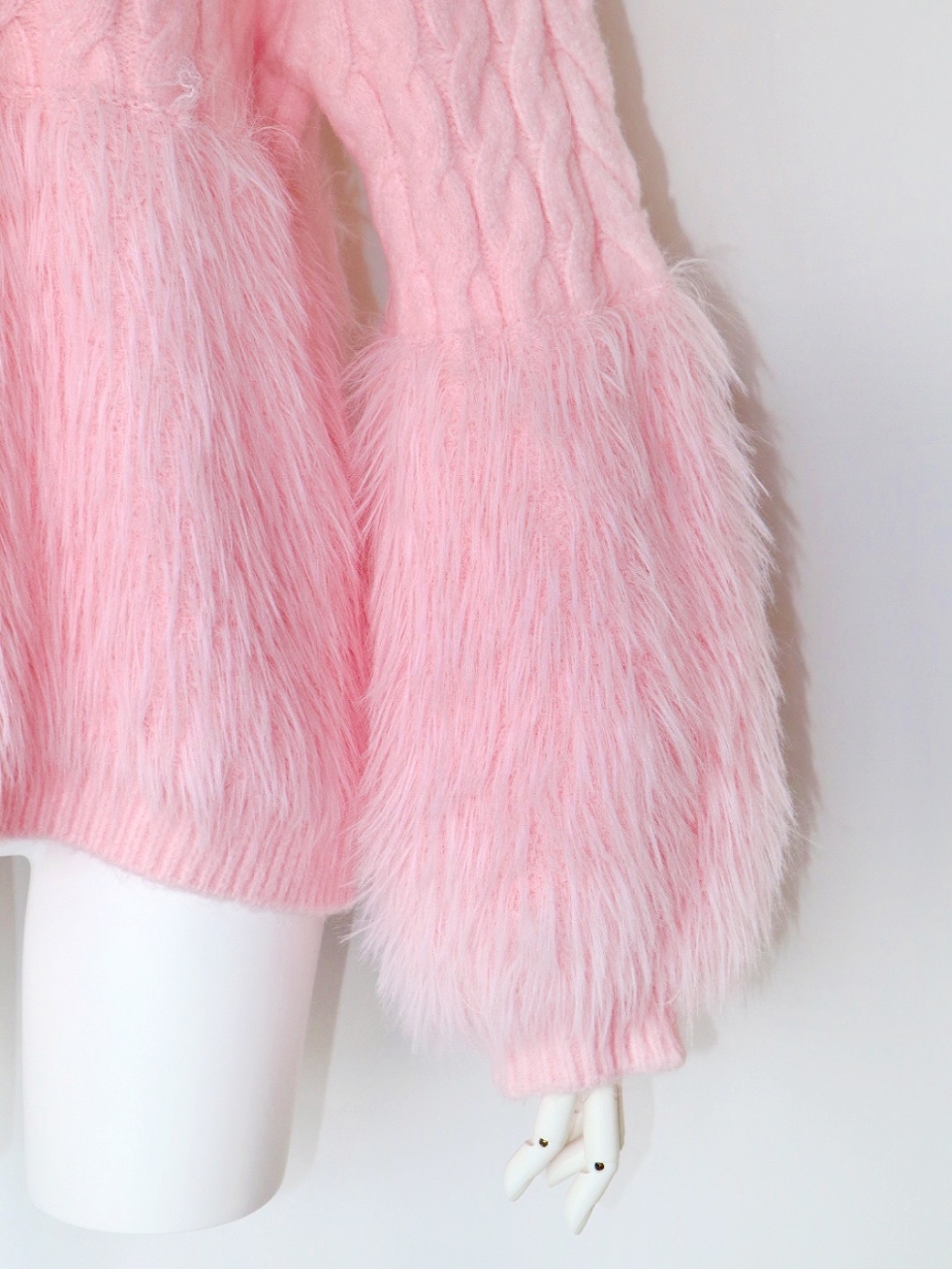 ケーブル編みファーニットPINK スタイリングイメージ4