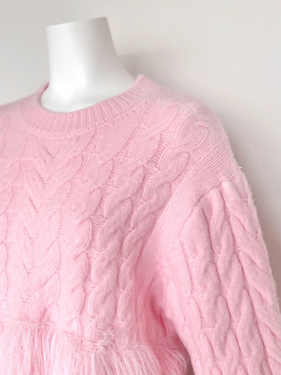 ケーブル編みファーニットPINK スタイリングイメージ5