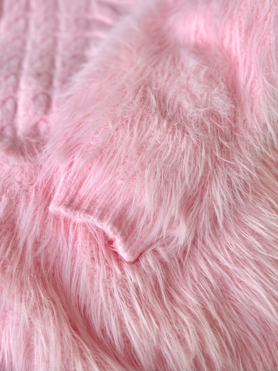 ケーブル編みファーニットPINK スタイリングイメージ6