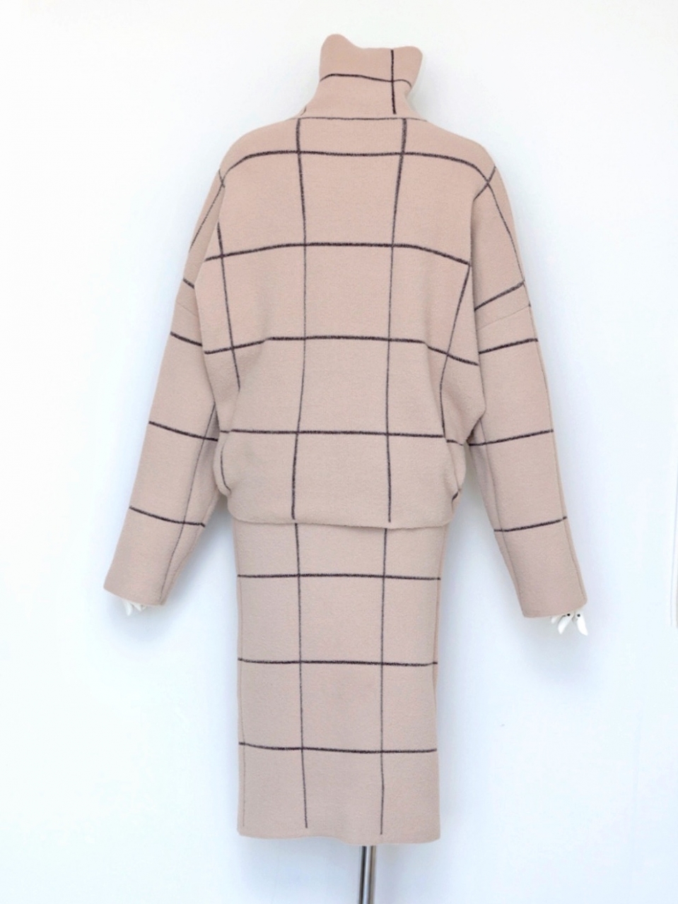 MiaニットセットアップBEIGE スタイリングイメージ3