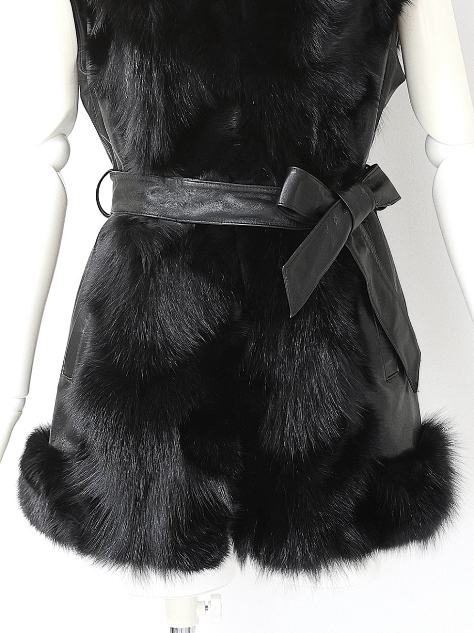 ☆再販予約31日23時迄☆Real  Fox Fur ベルト付き本革ジレ スタイリングイメージ6